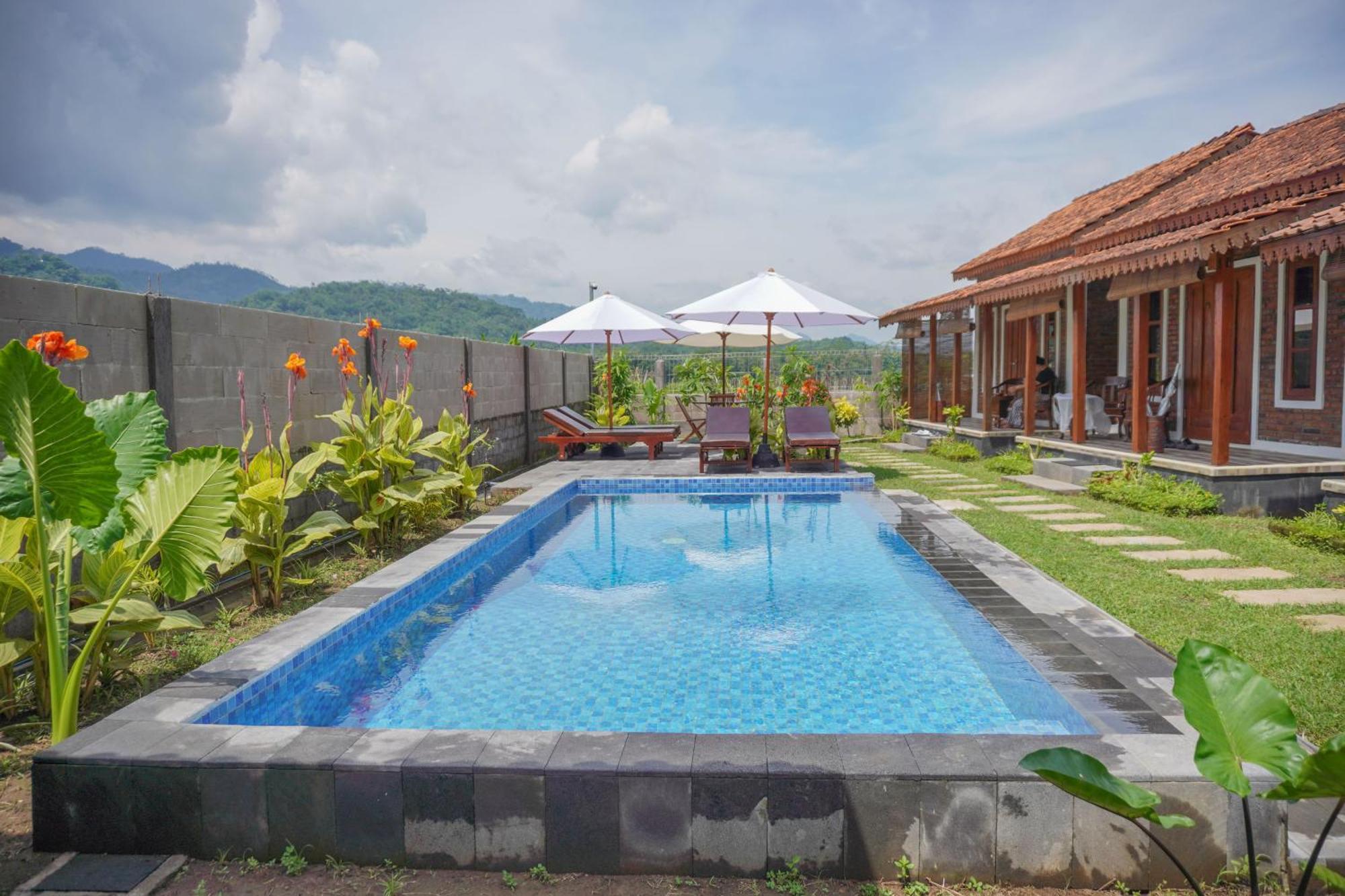 Joglo Kemadu Hotel Magelang Exterior photo